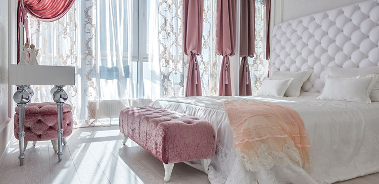 Królewski styl glamour – aranżacja sypialni