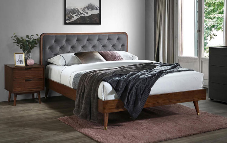 podwójne łóżko w stylu retro